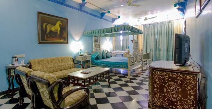 Hotel Swaroop Vilas